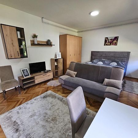 Aloha Apartment Novi Pazar Exteriör bild