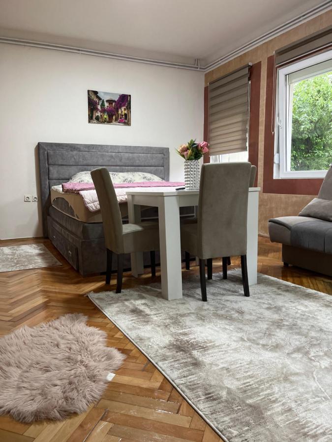 Aloha Apartment Novi Pazar Exteriör bild
